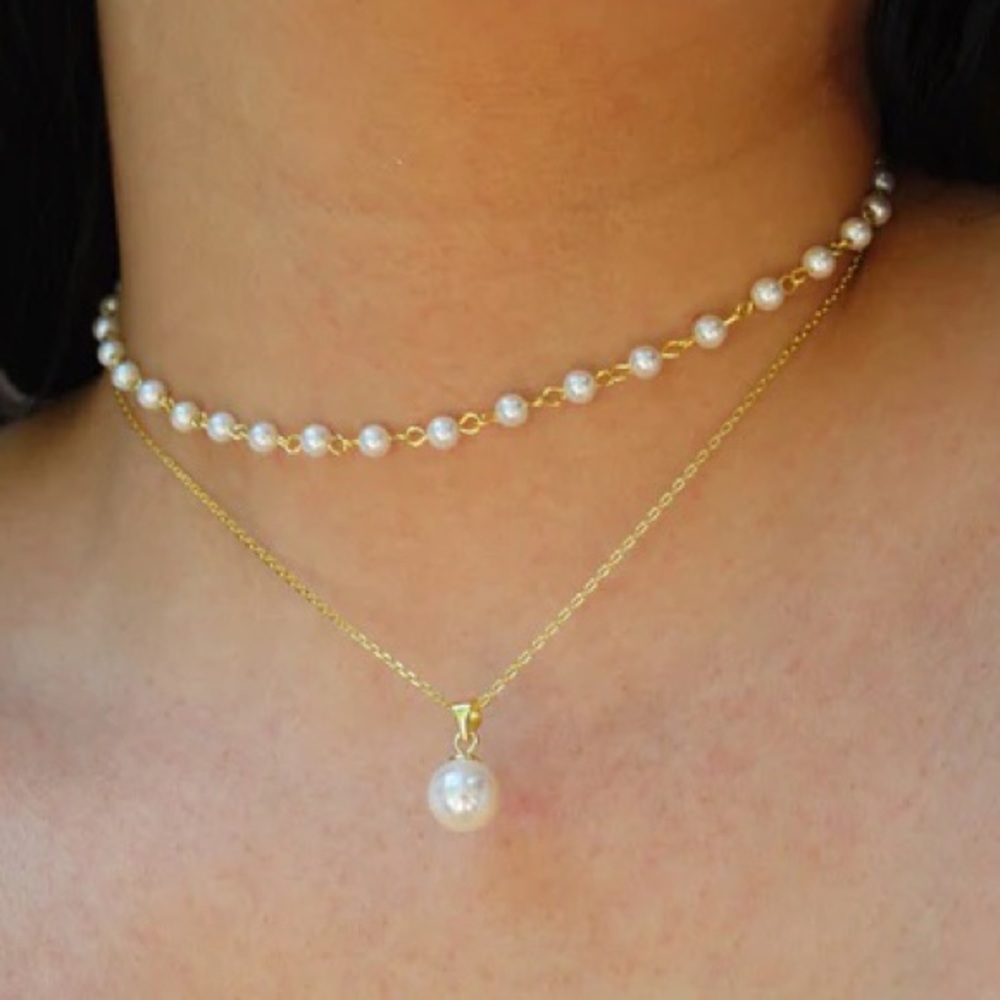 Gold Pearl Necklace Set from Moodys and Co. and seen on Gabi DeMartino